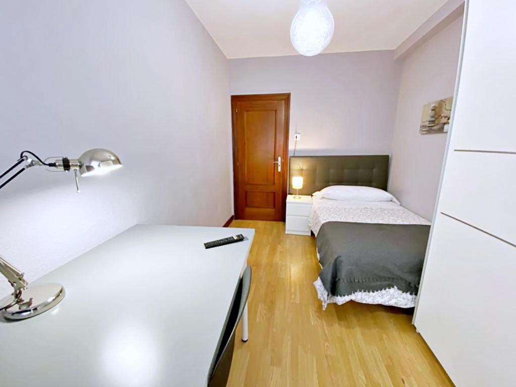 Apartamentos Milan 1 Wifi Y Parking Gratuito Oviedo Eksteriør billede